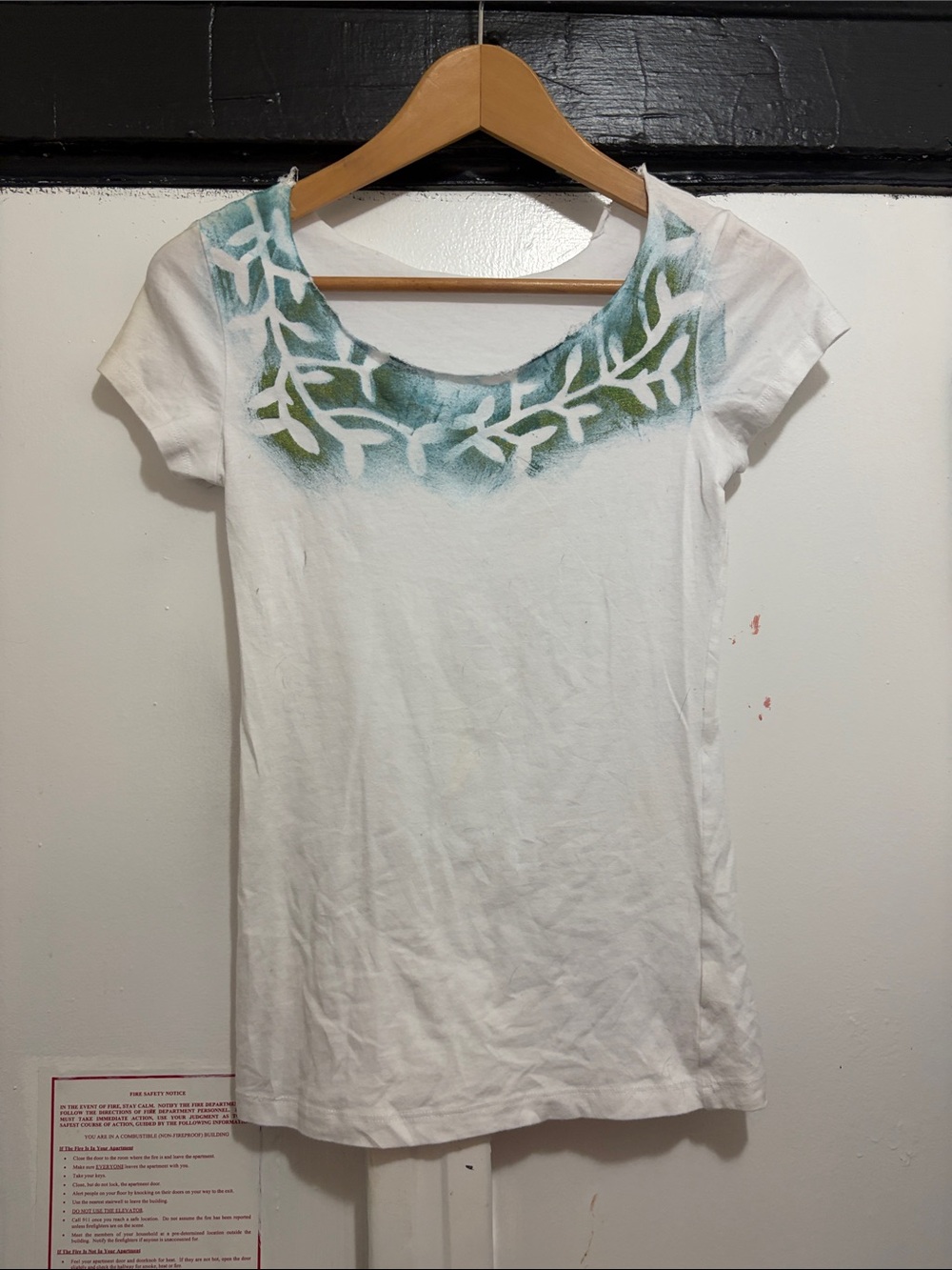Women's White Scoop Neck Short Sleeve Tee with Teal-Green Leaf Detail